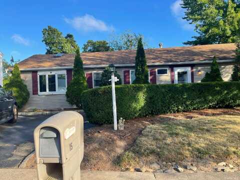 15 Oak Street, Central Islip, NY 11722