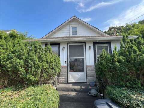 82 William Street, Roosevelt, NY 11575