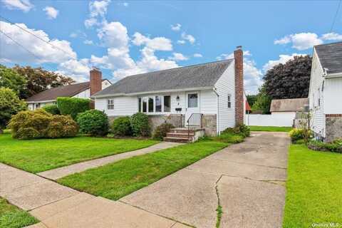 4 Windsor Street, Hicksville, NY 11801