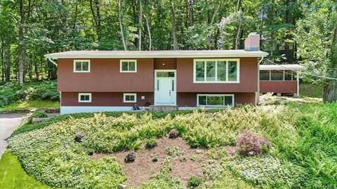 28 Watch Hill Road, Croton on Hudson, NY 10520