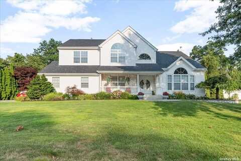 10 Weeping Cherry Lane, Commack, NY 11725