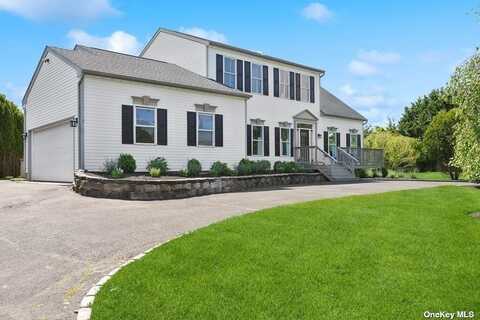 6 Private Road, Remsenburg, NY 11960