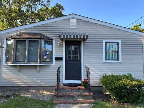 17 Patchogue Avenue, Patchogue, NY 11772