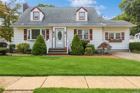 94 Grand Boulevard, Massapequa Park, NY 11762