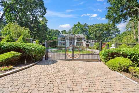 42 Glenwood Road, Roslyn Harbor, NY 11576