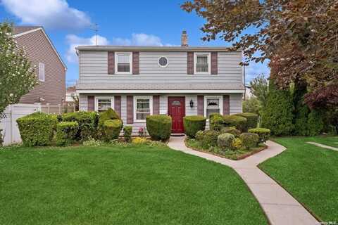 13 Spool Lane, Levittown, NY 11756