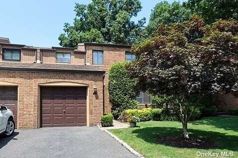 15 Windsor Gate Drive, North Hills, NY 11040