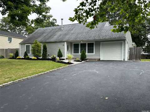 55 Matsunaye Drive, Medford, NY 11763