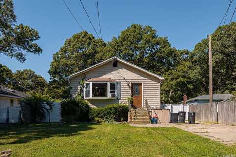 17 W End Avenue, Shirley, NY 11967