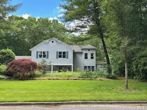 6 Carriage Path, Manorville, NY 11949