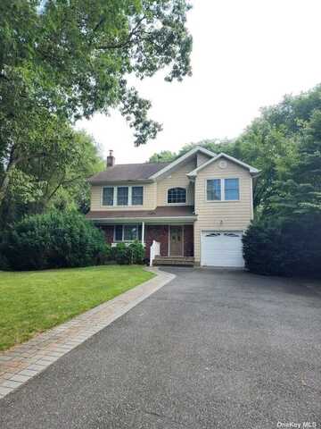 18 Rainbow Drive, Hauppauge, NY 11788