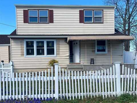 438 51st Street, Lindenhurst, NY 11757