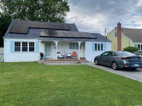 125 Greenwood Drive, North Babylon, NY 11703