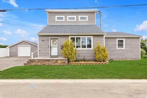 823 S Bay Street, Lindenhurst, NY 11757