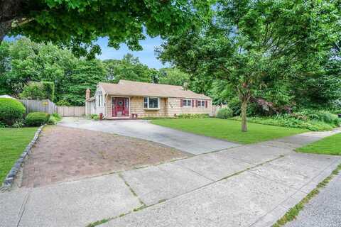 939 Gardiner Drive, Bay Shore, NY 11706