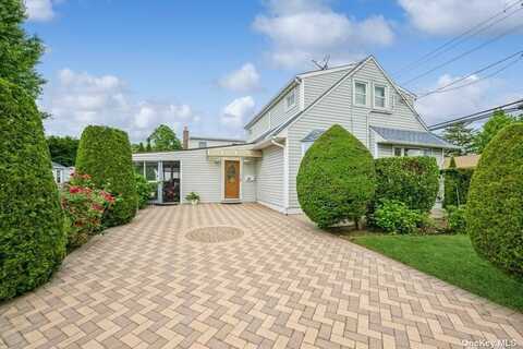 12 Franklin Street, Hicksville, NY 11801