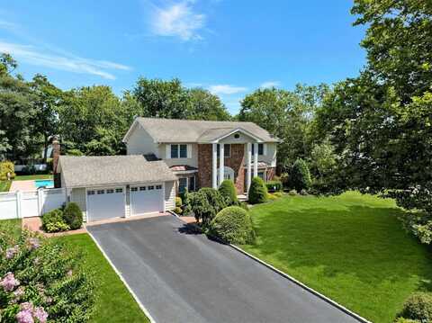 81 Pace Drive, West Islip, NY 11795