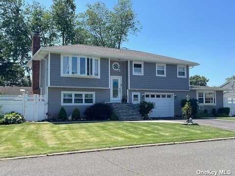 70 Moody Avenue, Islip, NY 11751