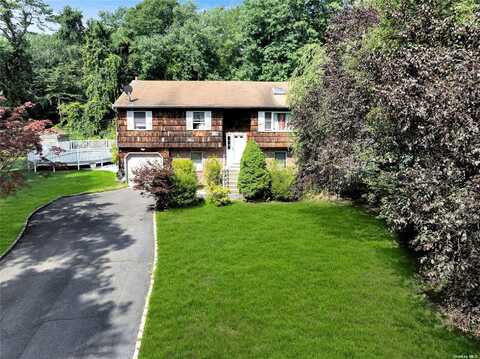 72 Giant Oak Road, Ridge, NY 11961