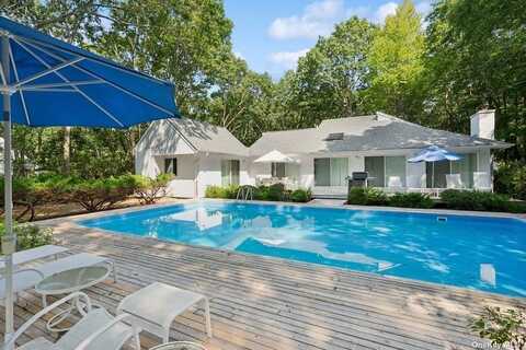 16 Livery Lane, East Hampton, NY 11937