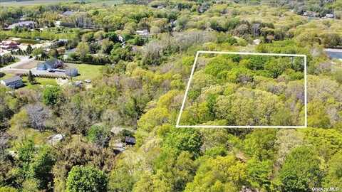 792 Cox Neck Road, Mattituck, NY 11952