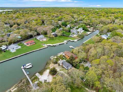 8 Gardiners Path, Hampton Bays, NY 11946