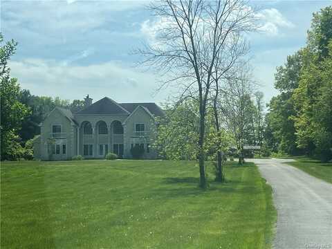 18 Pray Lane, Lagrangeville, NY 12540