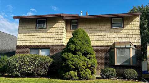 27 Southridge Drive, Glen Cove, NY 11542