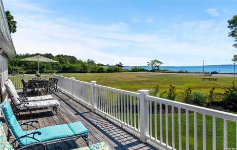 9160 Peconic Bay Boulevard, Laurel, NY 11948