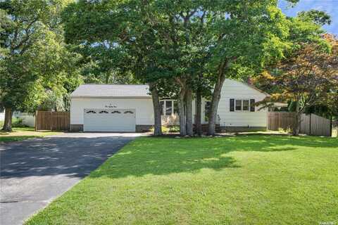 189 Belleview Avenue, Center Moriches, NY 11934