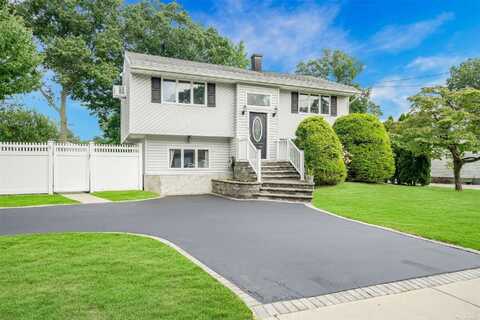 21 Norwalk Lane, Selden, NY 11784