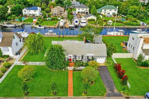 110 Sequams Lane W, West Islip, NY 11795