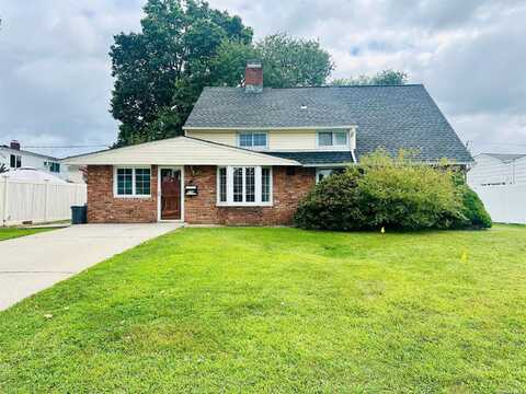 174 Scooter Lane, Hicksville, NY 11801