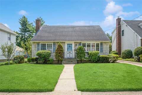 15 Bagley Avenue, Albertson, NY 11507