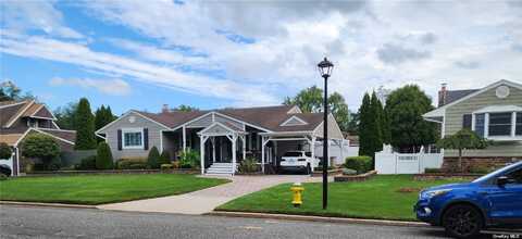 23 Arbor Lane, Centereach, NY 11720