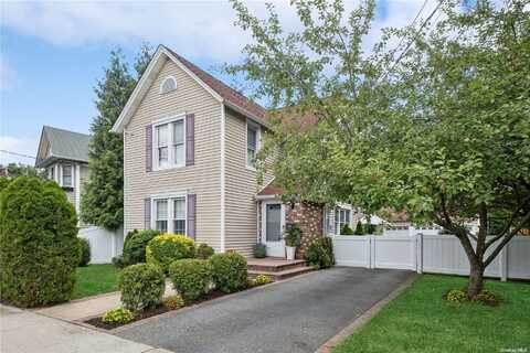 35 Madison Avenue, Rockville Centre, NY 11570