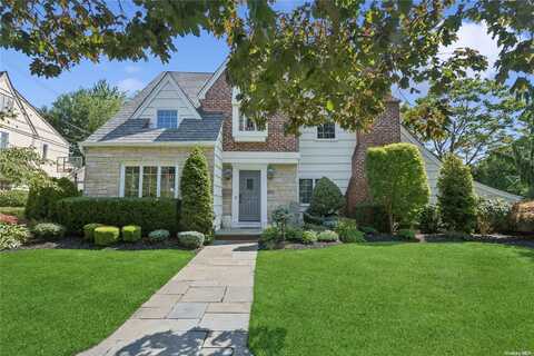 5 Buckingham Road, Rockville Centre, NY 11570