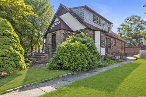 16 Broadway, Great Neck, NY 11021