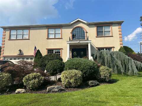 51 North Ct, Roslyn Heights, NY 11577