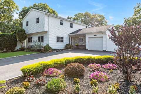 1530 Grundy Avenue, Holbrook, NY 11741