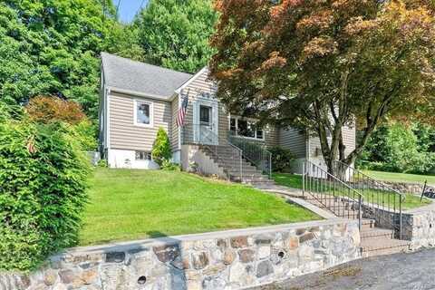 11 Maple Way, Mahopac, NY 10541