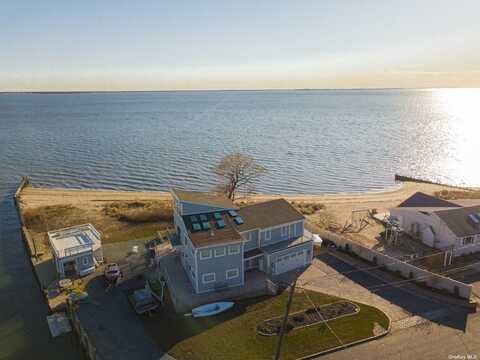 2 Bay 9th Street, West Islip, NY 11795