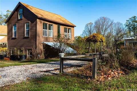 18 Stagecoach Lane, Amenia, NY 12501