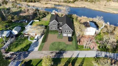 11 Bayberry Lane, East Quogue, NY 11942