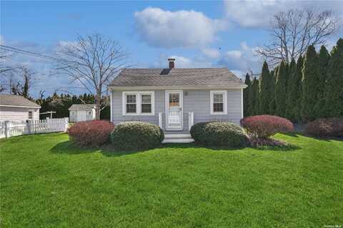 3 Washington Avenue, Hampton Bays, NY 11946