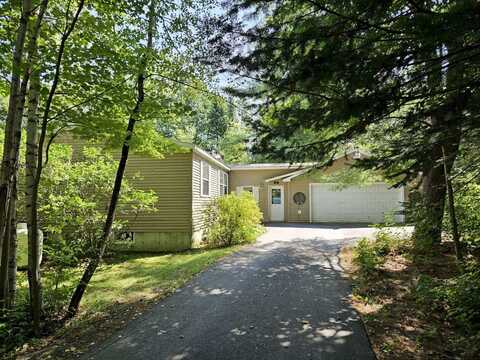 17 Dore Lane, Madison, ME 04950