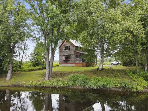 590 River Road, Madison, ME 04950