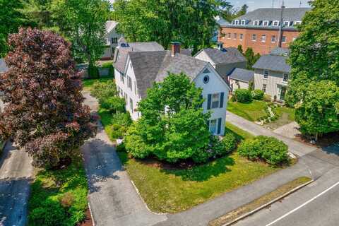 11 Summer Street, Kennebunk, ME 04043