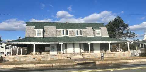 93 Beach Avenue, Kennebunk, ME 04043