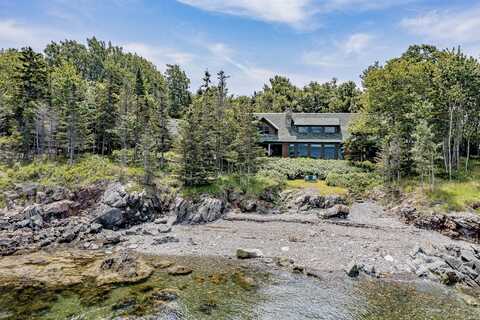 8 Penobscot Lane, Owls Head, ME 04854